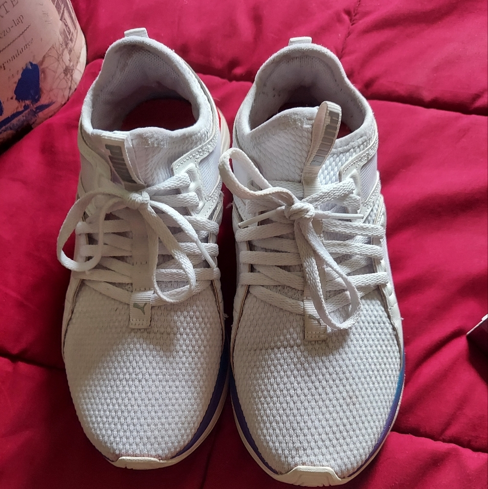 Women Puma size 6C w/ soft ride foam